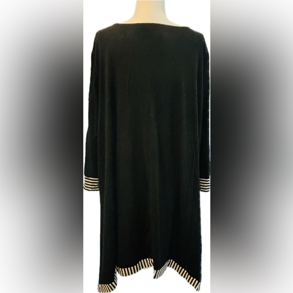 Avenue Long-sleeved Casual Dress - Picture 4 of 9